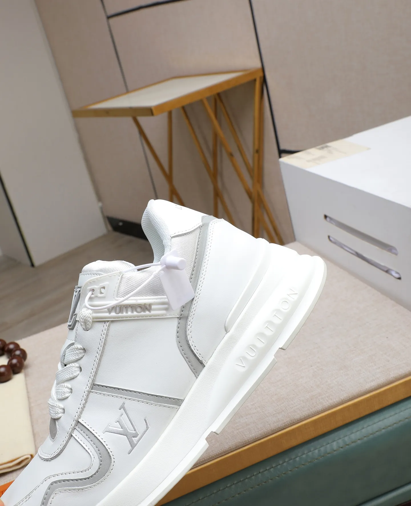 Men's shoes 💰600 📛📛【LOUIS VUITTON】New products synchronized on the official website 👟Milan fashion show style 🇰🇾🇰🇾LV family logo, celebrity style, a must-have for fashionistas ⚠️First-layer calfskin ➕Genuine leather lining ➕Official website original version special outsole 👞Number 38-44